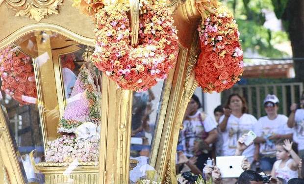 Bolsonaro va alla processione. Il vescovo: no all'uso politico di una manifestazione religiosa